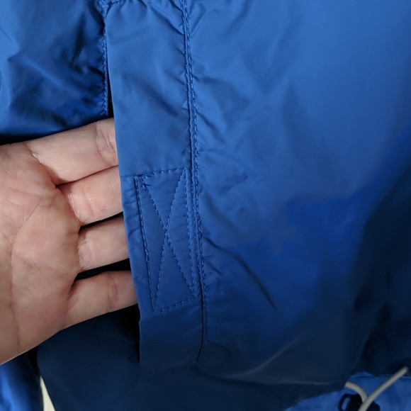 BENCH | Lightweight Windbreaker - Picture 3 of 7